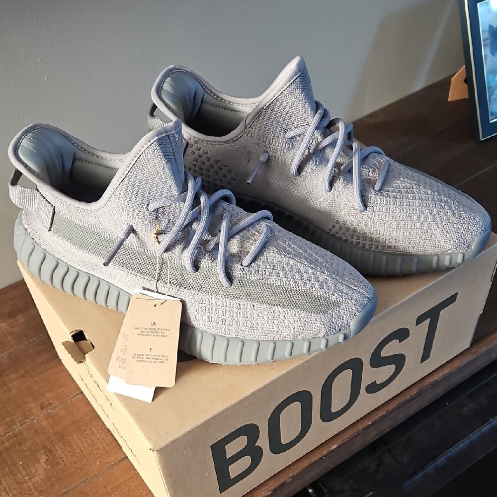 Adidas Yeezy Boost 350 V2 Sneakers
